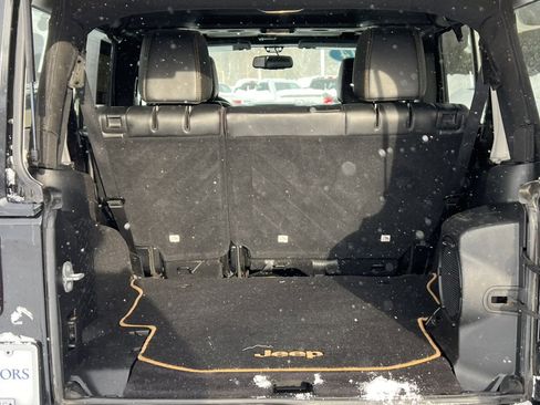 Used 2014 Jeep Wrangler Unlimited Sahara image 28