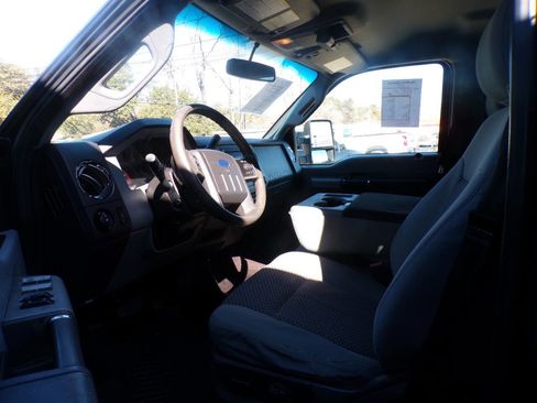 Used 2015 Ford F250 XLT w/ XLT Interior Package image 9
