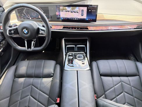 Certified 2026 BMW 760i xDrive AWD/4WD image 4