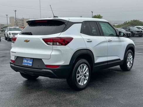 Used 2025 Chevrolet TrailBlazer LS w/ LS Convenience Package FWD image 6