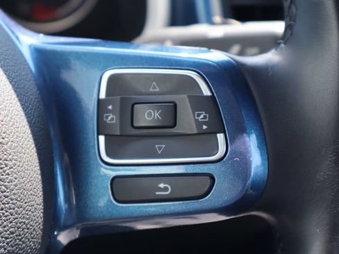 Used 2019 Volkswagen Beetle 2.0T SE FWD image 6