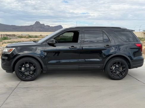 Used 2018 Ford Explorer XLT FWD image 5