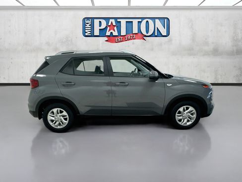 Used 2020 Hyundai Venue SEL FWD image 8