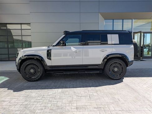 New 2026 Land Rover Defender 110 X-Dynamic SE image 7