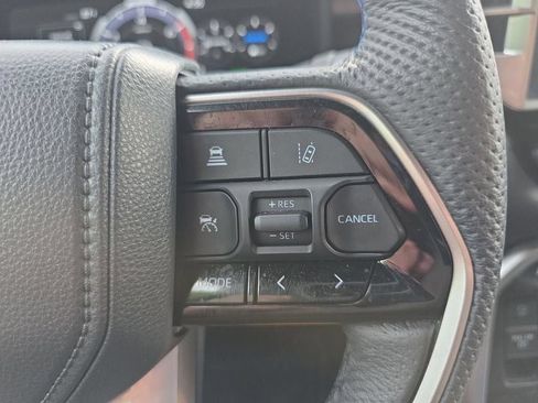 Used 2025 Toyota Sequoia Platinum AWD/4WD image 26