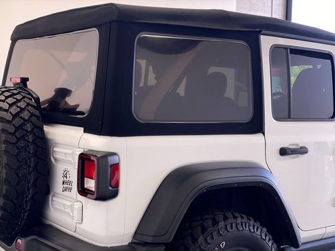 Used 2023 Jeep Wrangler Unlimited w/ Cold Weather Group AWD/4WD image 10