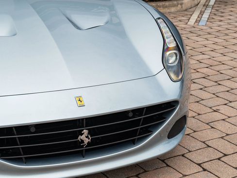 Used 2016 Ferrari California T RWD image 11