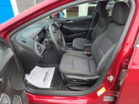 Certified 2018 Chevrolet Cruze LT w/ Convenience Package image 9