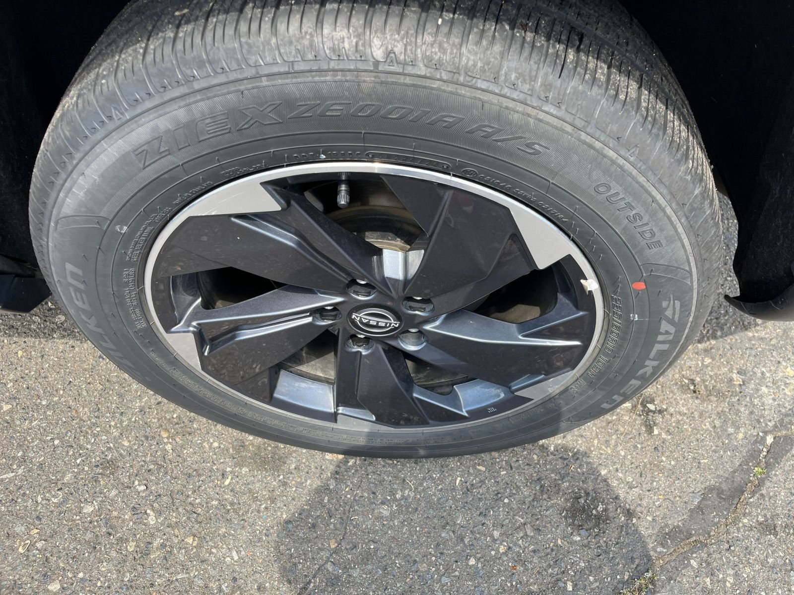 Used 2025 Nissan Rogue SV FWD image 31