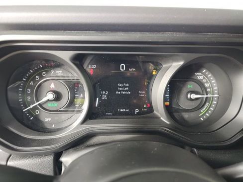 Used 2025 Jeep Wrangler Unlimited Sahara image 16