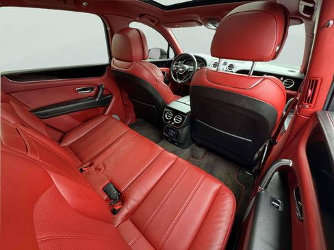 Used 2018 Bentley Bentayga AWD/4WD image 82