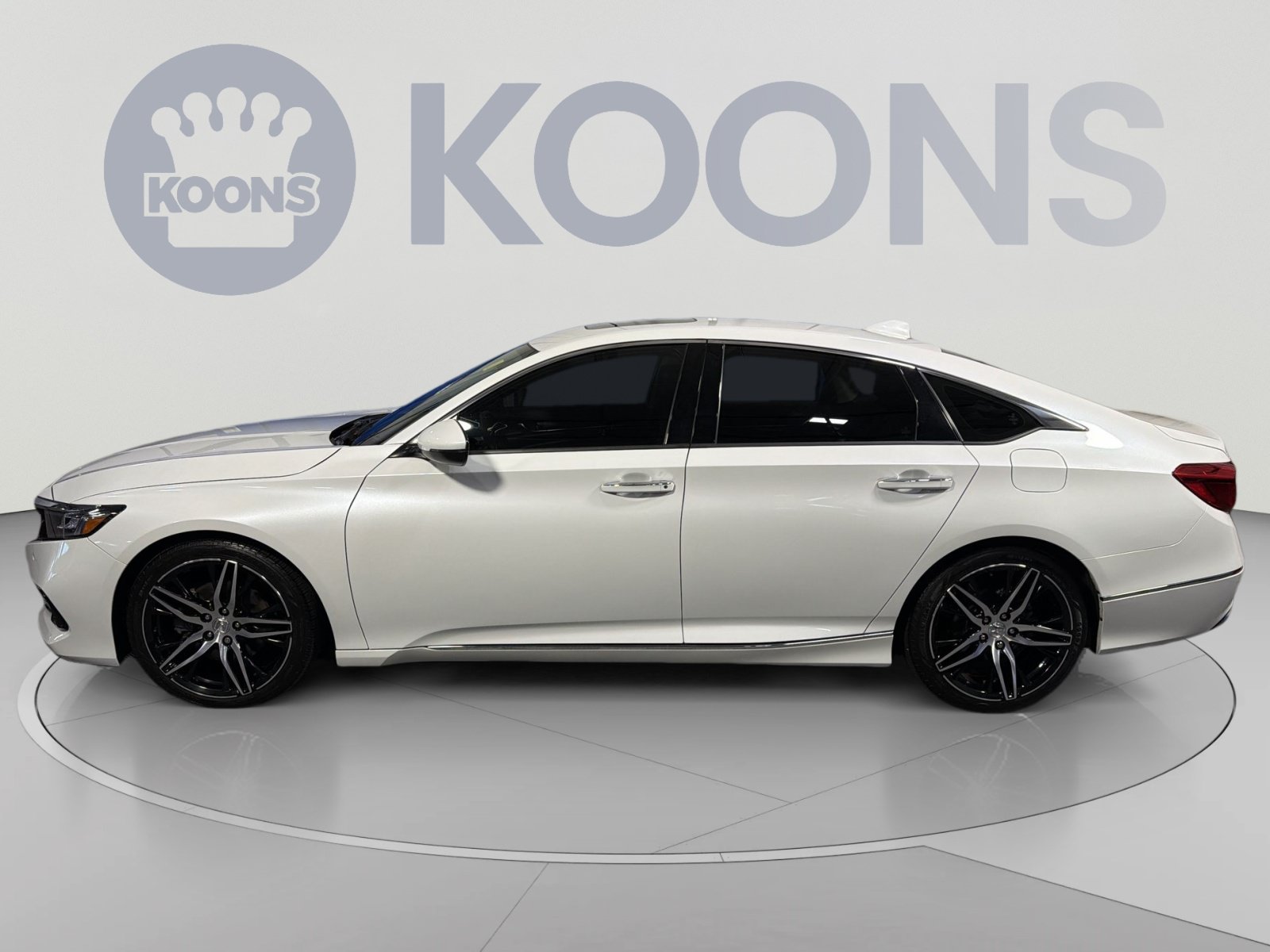 Used 2021 Honda Accord Touring image 2