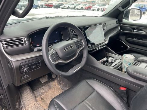 Used 2023 Jeep Wagoneer L Series III w/ Premium Group I image 7