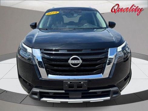 Used 2025 Nissan Pathfinder SL AWD/4WD image 10