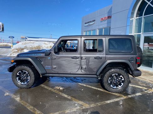 Used 2025 Jeep Wrangler Unlimited Rubicon 4xe w/ Convenience Group AWD/4WD image 70