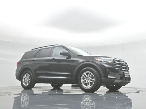 New 2025 Ford Explorer Active w/ Active Comfort Package image 6