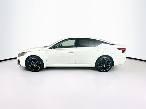 Used 2023 Nissan Altima 2.5 SR AWD/4WD image 4