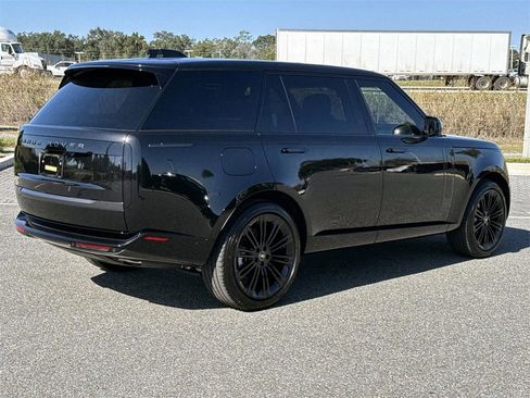 New 2025 Land Rover Range Rover Long Wheelbase SE image 5
