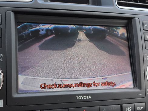 Used 2012 Toyota Highlander Limited w/ Tow Pkg FWD image 21