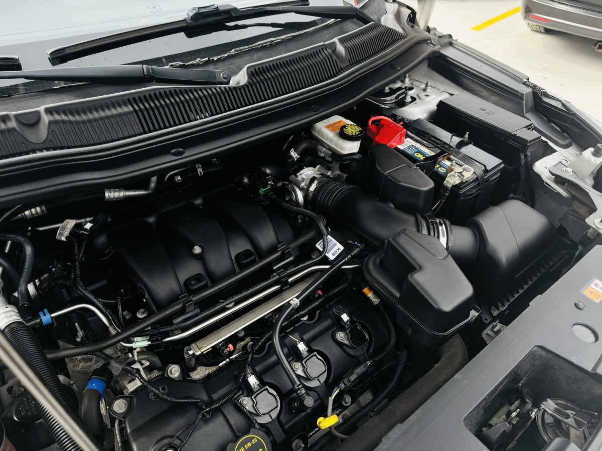 Used 2019 Ford Explorer XLT w/ Equipment Group 202A AWD/4WD image 22