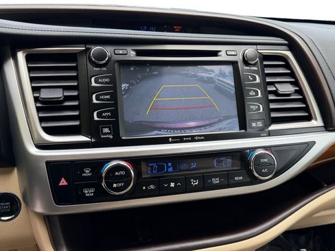 Used 2019 Toyota Highlander Limited AWD/4WD image 22