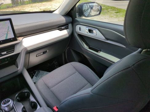 New 2026 Ford Explorer Active RWD image 14