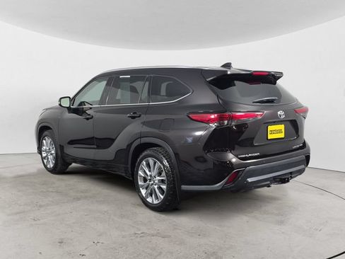 Used 2021 Toyota Highlander Limited AWD/4WD image 3