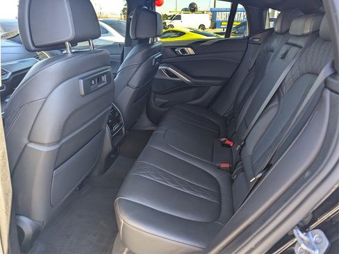 Used 2022 BMW X6 xDrive40i w/ M Sport Package image 9