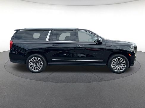 Used 2023 GMC Yukon XL Denali Ultimate AWD/4WD image 7