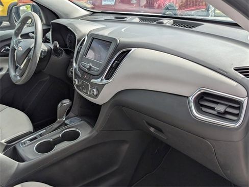 Used 2021 Chevrolet Equinox LS image 17