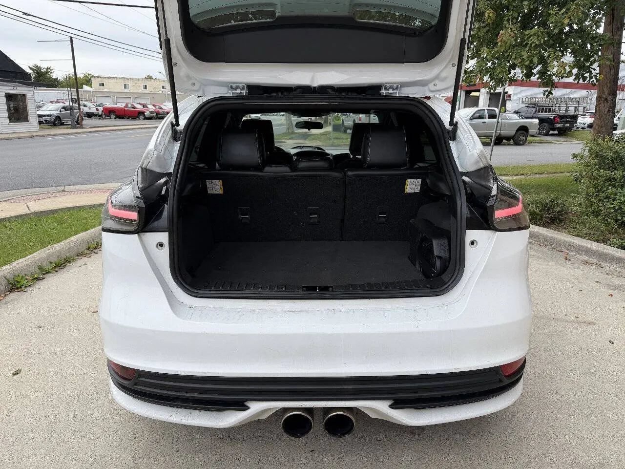 Used 2018 Ford Focus ST w/ Equipment Group 401A FWD image 8