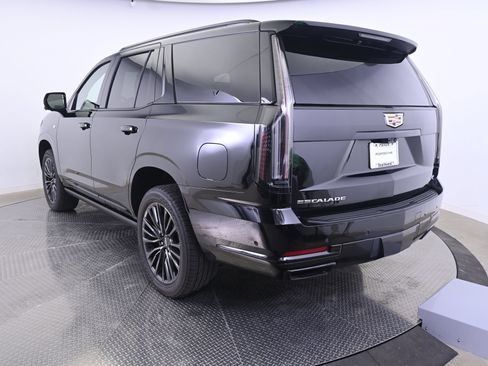 Used 2025 Cadillac Escalade Sport Platinum AWD/4WD image 3
