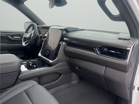 New 2026 GMC Yukon XL Elevation image 14