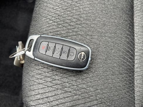 Used 2025 Nissan Rogue SV FWD image 21