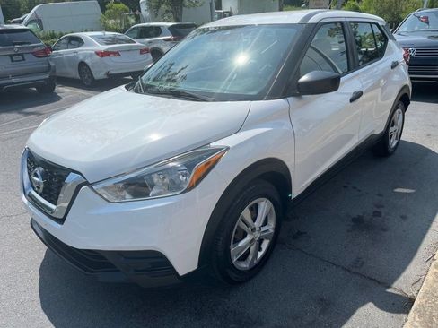 Used 2020 Nissan Kicks S FWD image 2