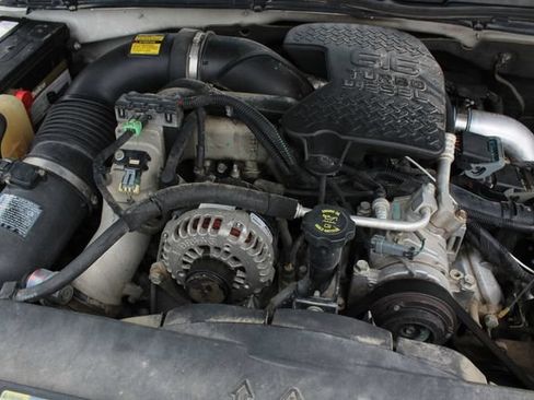 Used 2006 Chevrolet Silverado 2500 LT w/ Heavy-Duty Power Package AWD/4WD image 18
