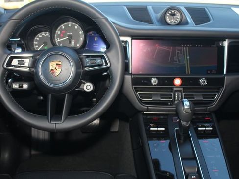 New 2026 Porsche Macan Base image 6