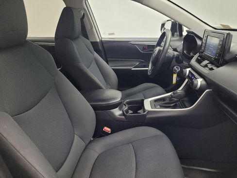 Used 2021 Toyota RAV4 LE FWD image 21
