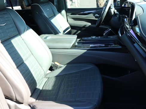 Used 2024 Cadillac Escalade ESV V w/ Heavy-Duty Trailer Package image 8