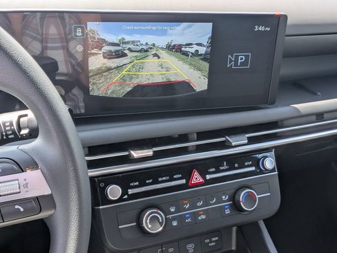 Certified 2025 Hyundai Santa Cruz SE FWD image 12