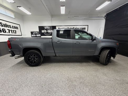 Used 2019 Chevrolet Colorado Z71 AWD/4WD image 2