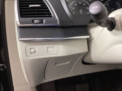 Used 2020 Volvo XC90 T6 Momentum AWD/4WD image 26