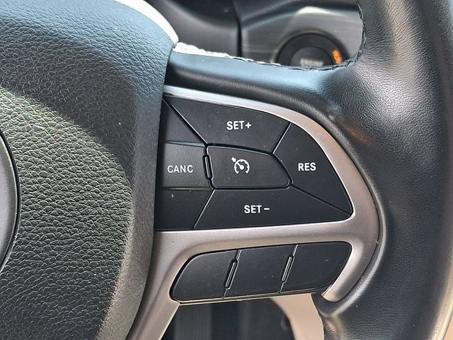 Used 2021 Jeep Grand Cherokee Laredo AWD/4WD image 23