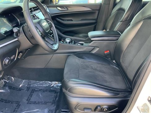 Certified 2023 Jeep Grand Cherokee Altitude image 15