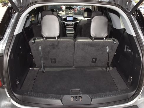 Used 2022 Ford Explorer XLT w/ Equipment Group 202A RWD image 37