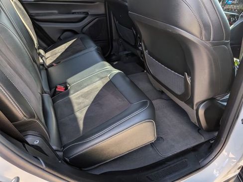 Used 2023 Jeep Grand Cherokee Altitude AWD/4WD image 15