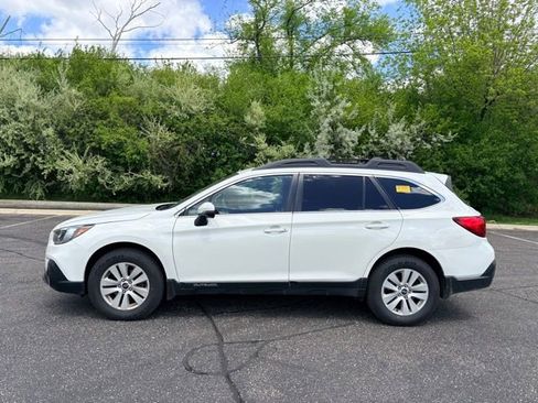 Used 2019 Subaru Outback 2.5i Premium w/ Popular Package #2 AWD/4WD image 2