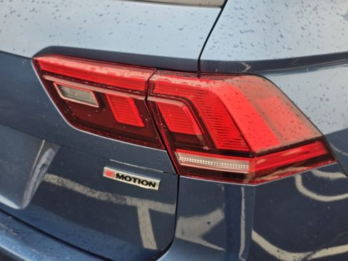 Used 2019 Volkswagen Tiguan SE AWD/4WD image 11