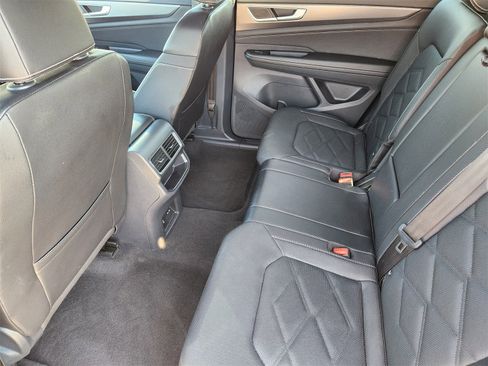 Used 2025 Volkswagen Atlas Cross Sport SE image 40