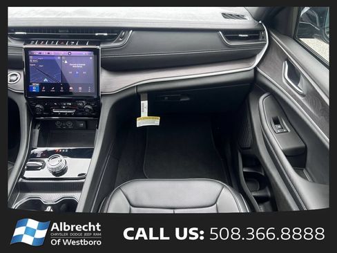 New 2025 Jeep Grand Cherokee Limited w/ Luxury Tech Group II AWD/4WD image 22